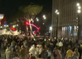 “Shqipëria po bën revolucion”, mbyllen fjalimet te Kryeministria, protestuesit nisin marshimin në rrugët e Tiranës