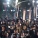 “Dorëheqje, dorëheqje”/ Thirrjet e fuqishme të studentëve, nis marshimi në Bulevard