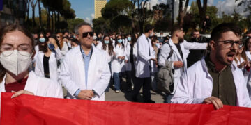 Gazeta e madhe gjermane: Vuçiç dhe Erdogan mbështesin Ramën, mjekët dhe profesorët mbështesin studentët