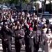 Studentët e Mjekësisë nisin marshimin drejt Ministrisë së Arsimit, çajnë kordonin policor pranë Medresesë
