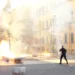 Përshkallëzohet protesta, protestuesit hedhin molotovë drejt Policisë