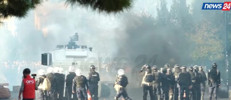 Alarm për lirinë e medias gjatë protestave/ 50 sulme ndaj gazetarëve në 12 ditë, 80% e rasteve lidhen me Policinë e Shtetit