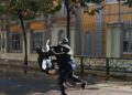 U përplas në tokë nga policia, flet e motra e të riut: Ka fraktura në shtyllën kurrizore dhe në kafkë