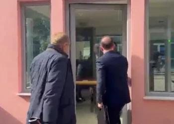 Behgjet Pacolli paraqitet në SPAK, thirret si person në dijeni për çështjen e aeroportit të Vlorës