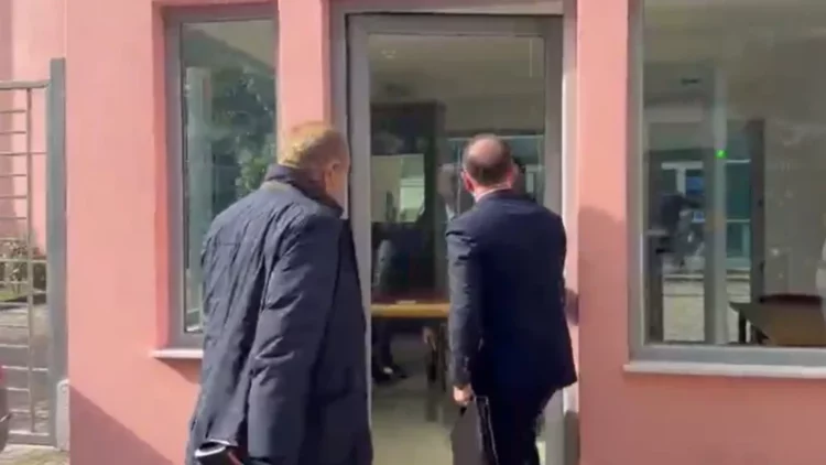 Përplasjet për aeroportin e Vlorës, biznesmeni Behgjet Pacolli paraqitet në SPAK