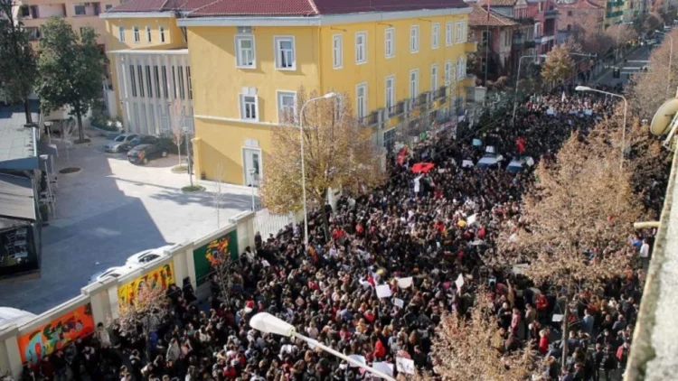 Studentët thirrje për protestë kombëtare, sot tubimi përpara Ministrisë së Arsimit