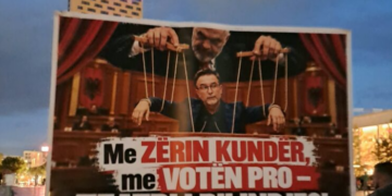 Pankartat ‘godasin’ Ramën dhe Braçen: Me zërin kundër, me votën pro