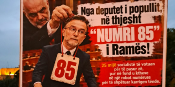 Protestuesit ironizojnë Erion Braçen: U bëre numri 85 i Ramës!