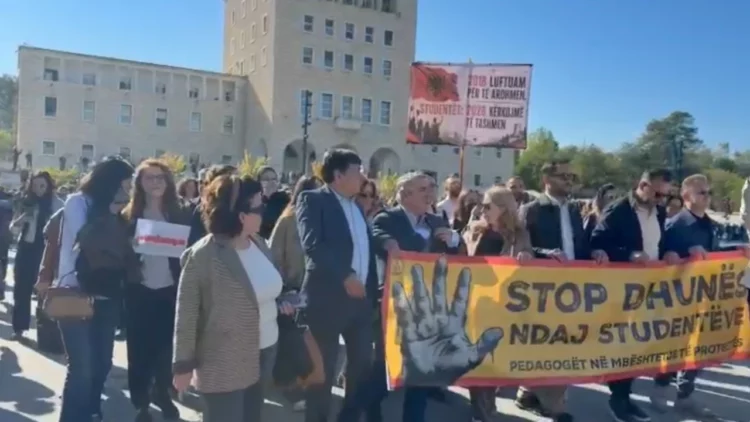 Nis protesta e pedagogëve në mbështetje të studentëve: Kjo është një qeveri që nuk dëgjon