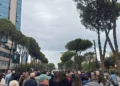 Pedagogët dhe studentët lënë Kryeministrinë, nisen drejt Ministrisë së Arsimit