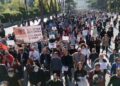 Ovacione dhe duartrokitje para Kryeministrisë, studentët e Mjekësisë i bashkohen protestës kundër Ramës