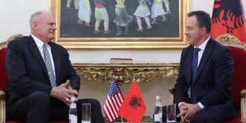Niko Peleshi pret në Kuvend Ambasadorin e ri të SHBA-ve në Shqipëri, Eric Wendt