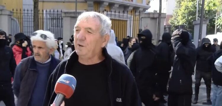 Pensionistët i bashkohet protestës së studentëve: Rama e futi popullin në luftë, duhet të shporret një orë e më parë
