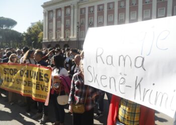 Revolta e të rinjve/ Pedagogët sot në protestë në orën 10:00, marshim në mbështetje të studentëve
