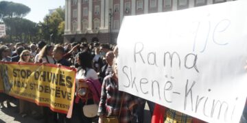 Revolta e të rinjve/ Pedagogët sot në protestë në orën 10:00, marshim në mbështetje të studentëve