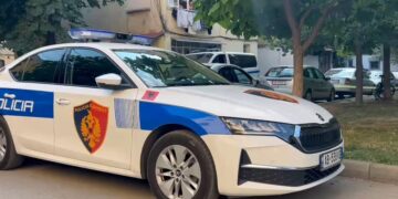 Arrestohet polici në Prrenjas, mori para për të ndihmuar një person me arrest shtëpie