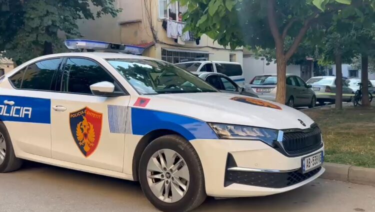 Arrestohet polici në Prrenjas, mori para për të ndihmuar një person me arrest shtëpie