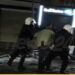 Protestuesi në tokë, momenti kur goditet me shkelma nga policët (VIDEO)