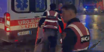 Përleshje të forta mes policisë dhe protestuesve, 10 efektivë dhe 2 protestues dërgohen në spital