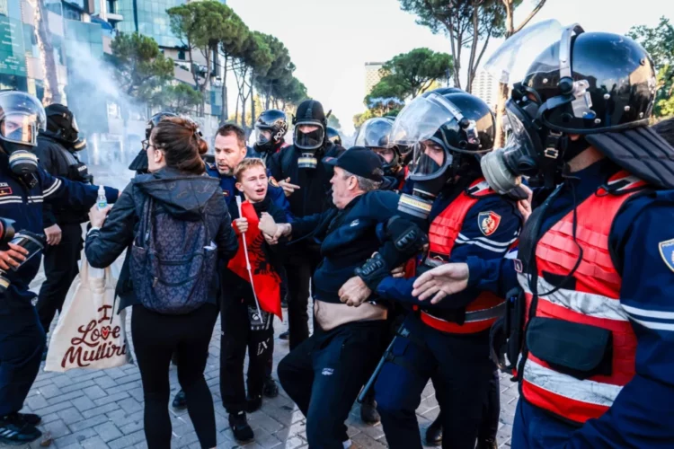 Ashpërsimi i retorikës së Ramës shihet si nxitëse e dhunës policore