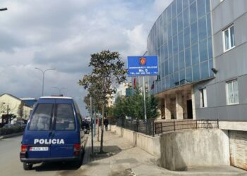 Të shtëna me armë zjarri në Kamëz! Dy persona të vdekur, arrestohet autori