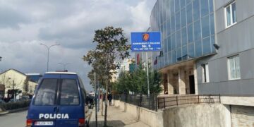 Të shtëna me armë zjarri në Kamëz! Dy persona të vdekur, arrestohet autori