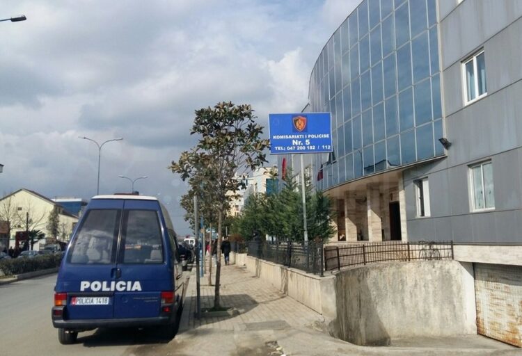 Breshëri plumbash në Kamëz! Vriten dy vëllezër dhe plagoset i treti, autori ushtarak (Emrat)