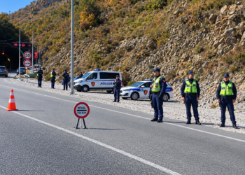 Sot protestë kombëtare/ Policia bën postbllok pranë tunelit të Murrizit, kontrolle ndaj automjeteve në Rrugën e Arbrit