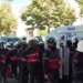 Protestuesit marshojnë drejt bulevardit “Dëshmorët e Kombit”, të rinjtë hedhin sende të forta ndaj policisë