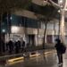 Policia shpërndan protestuesit te Kryeministria me ujë, FNSH tenton të shoqërojë të riun