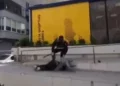 Protestuesit godasin pikën e postës Shqiptare në Durrës, policia dhunon me shkop gome të riun
