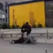 Protestuesit godasin pikën e postës Shqiptare në Durrës, policia dhunon me shkop gome të riun