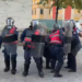 Policia qëllon me gurë drejt gazetarëve gjatë protestës