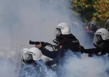Kongresmeni amerikan dënon dhunën e policisë ndaj protestuesve në Shqipëri: E papranueshme!