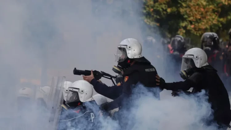 Kongresmeni amerikan dënon dhunën e policisë ndaj protestuesve në Shqipëri: E papranueshme!