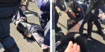 SKANDAL/ Efektivët tërheqin zvarrë gjimnazistët gjatë protestës! Polici e qëllon me shkelma edhe pse është i neutralizuar!