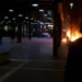 Protestuesit zhvendosen te “Pazari i ri”, i vënë flakën koshave dhe zonës pranë tregut