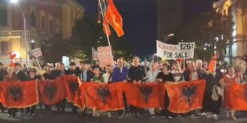 Sot protesta e 127-të kundër qeverisë, qytetarët rikthehen në shesh: Skandalet nuk kanë të mbaruar