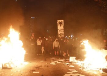 Protesta e studentëve/ 16 të arrestuar dhe 49 të proceduar, Policia e Ramës i akuzon për 8 vepra penale