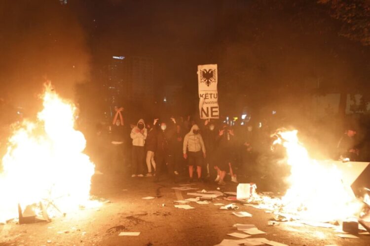 Protesta e studentëve/ 16 të arrestuar dhe 49 të proceduar, Policia e Ramës i akuzon për 8 vepra penale