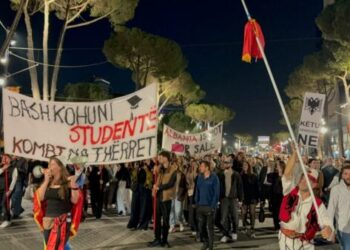 “Jep dorëheqjen! Arresto Ballukun!”, parullat në mbyllje të protestës së 129-të