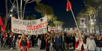 “Jep dorëheqjen! Arresto Ballukun!”, parullat në mbyllje të protestës së 129-të