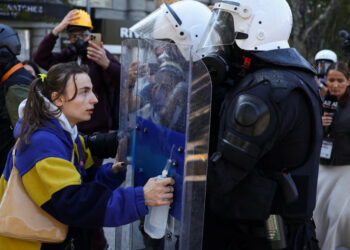 ‘Më keq se në komunizëm’, gazeta e njohur holandeze: I madh e i vogël janë ngritur në protestë kundër Edi Ramës