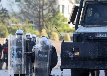 Gjykata e Tiranës liron 18 të arrestuar gjatë protestave, lihen në detyrim paraqitjeje