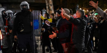 Protestat studentore në Shqipëri/ Gazeta belge: Masat e Ramës ngjallin frikën e rikthimit në komunizëm, të rinjtë vijojnë qëndresën