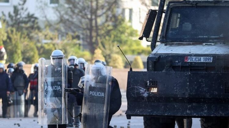 Gjykata e Tiranës liron 18 të arrestuar gjatë protestave, lihen në detyrim paraqitjeje