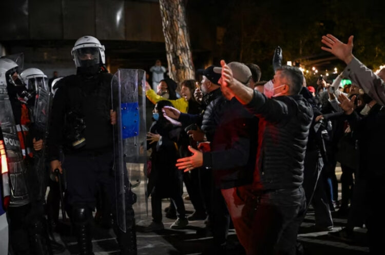 Protestat studentore në Shqipëri/ Gazeta belge: Masat e Ramës ngjallin frikën e rikthimit në komunizëm, të rinjtë vijojnë qëndresën