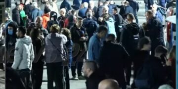 “Dorëheqje”, vijojnë thirrjet e studentëve para Kryeministrisë
