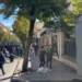 Përshkallëzohet protesta para ministrisë së Arsimit, studentët shkulin kangjellat dhe përplasen me policinë