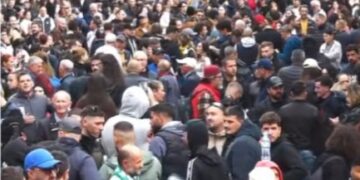 “Rama në burg, Belinda në burg”, jehojnë thirrjet në protestën e studentëve dhe qytetarëve te Ministria e Arsimit